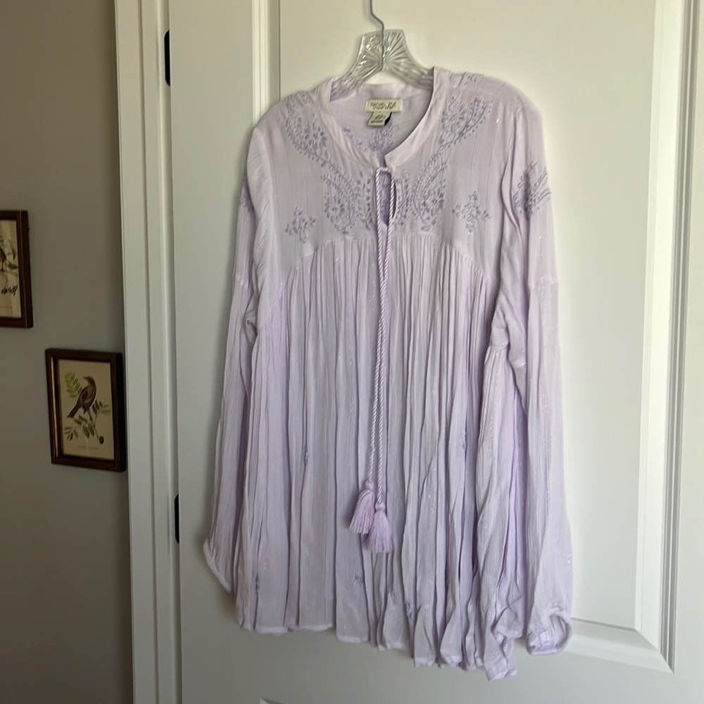 Gorgeous embroidered blouse